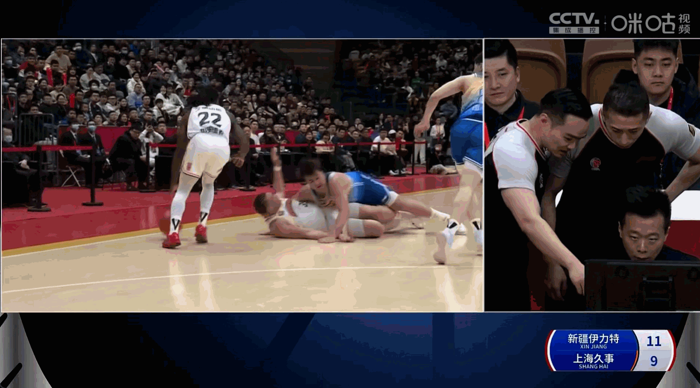 aoa体育官网-体育场上的激情对决令人振奋(体育场上的激情对决令人振奋的英文)