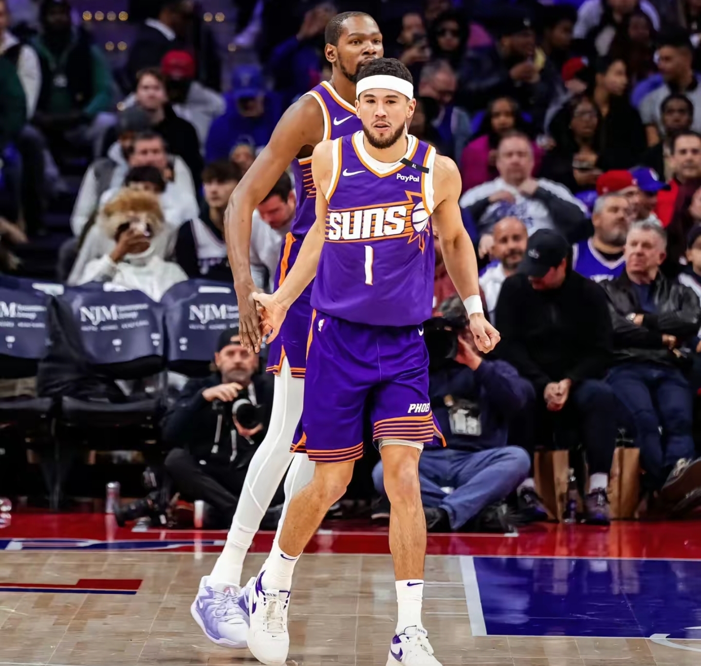 太阳惨遭连败,布克单掌力不从心的简单介绍 太阳惨遭连败,布克单掌力不从心的简单介绍