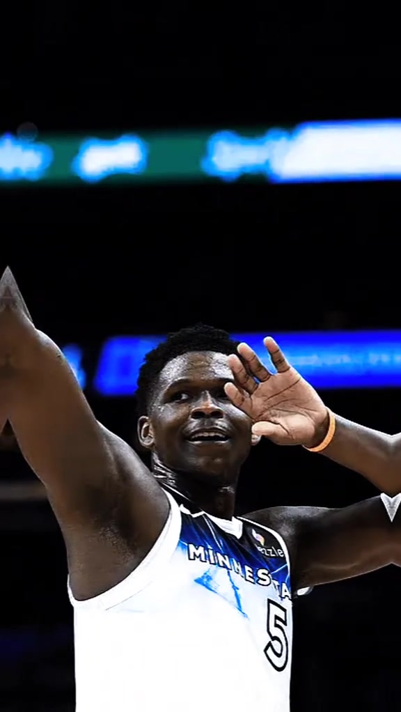 aoa体育教练-小卡砍下分，快船负黄蜂，西部头名失守(小卡被看好休赛期续约快船 最高能签4年176亿美元)