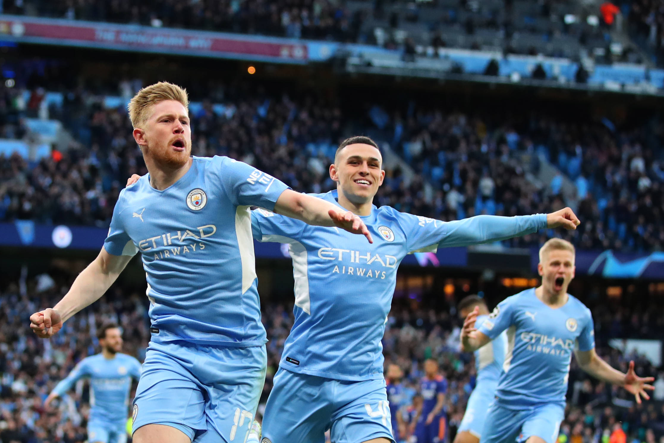 包含曼城猛胜对手，小组出线前景迈入正轨的词条