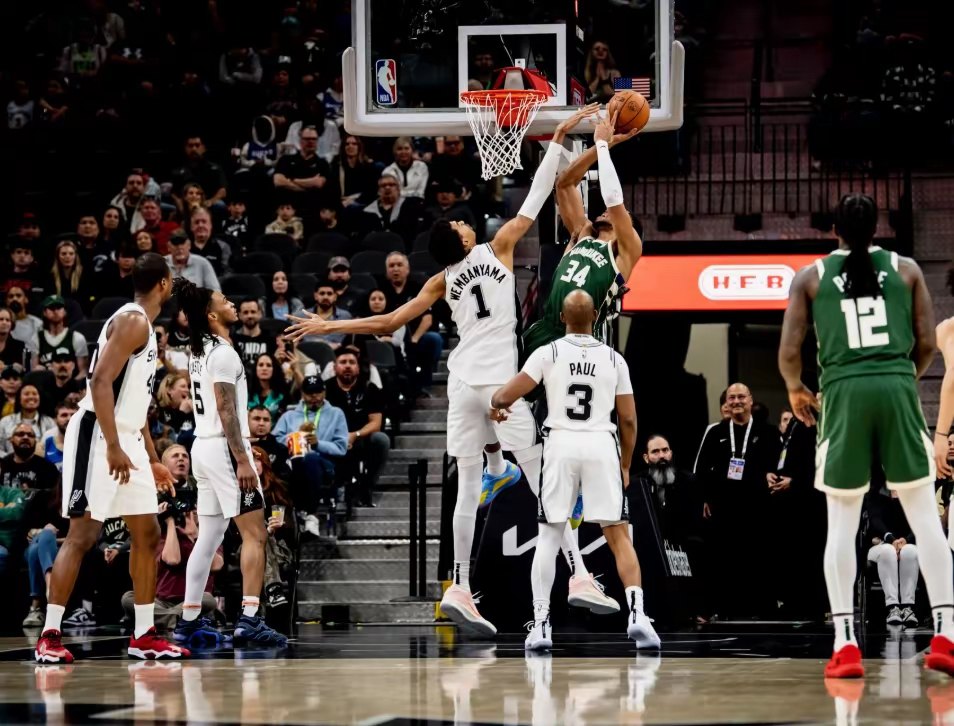 aoa体育娱乐-马刺加时赛战胜独行侠，豪取七连胜的简单介绍