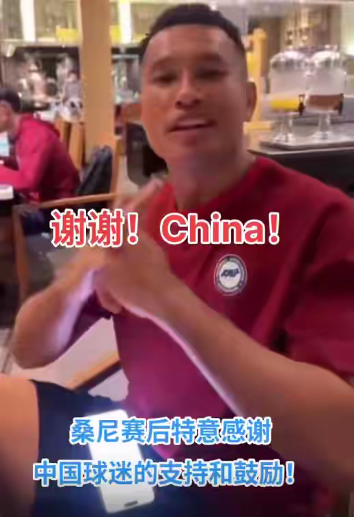 aoa体育新闻-江西队球迷高呼口号，鼓励球员奋力拼搏