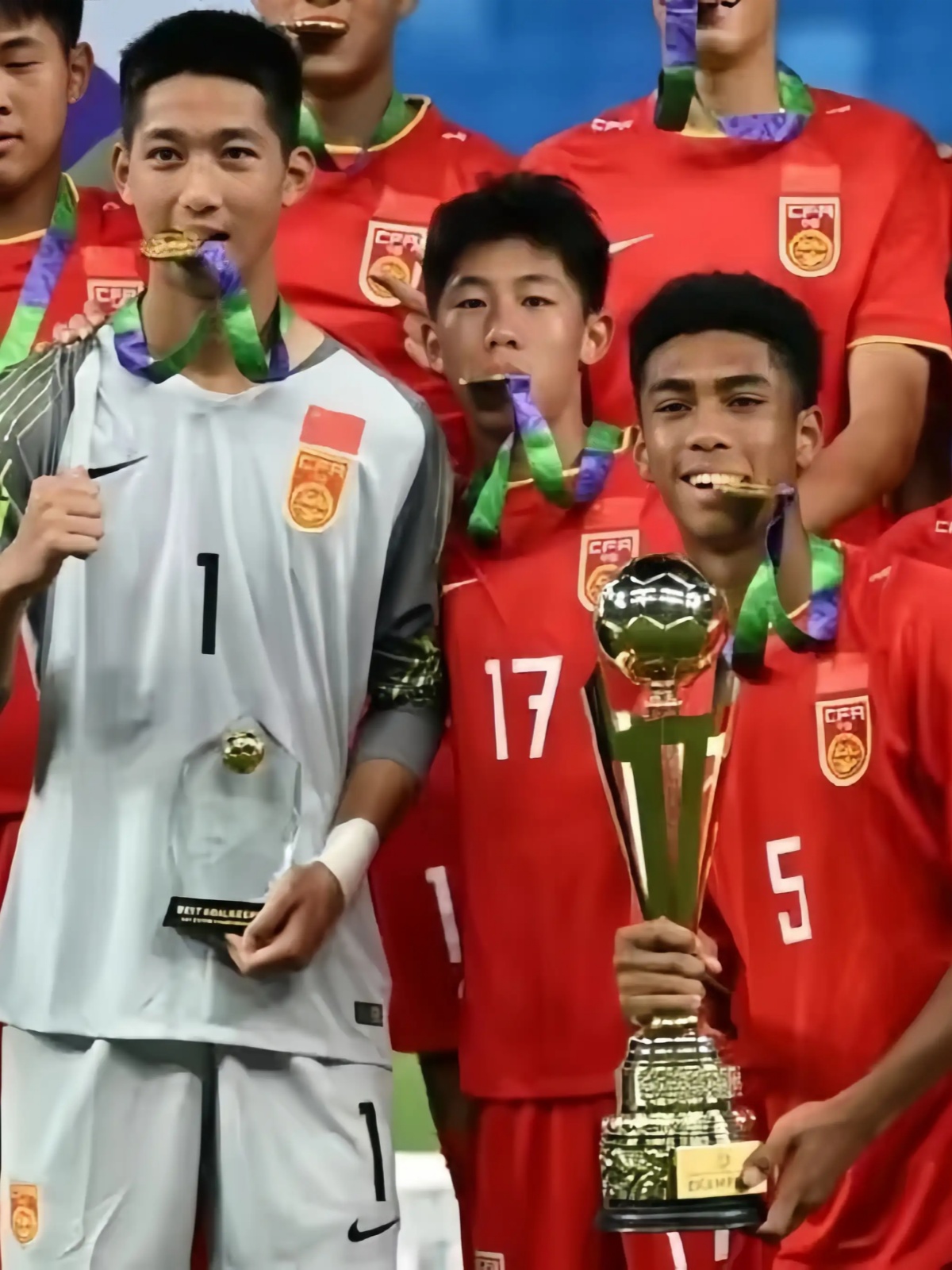 世界级球员们在比赛中展现出强大实力