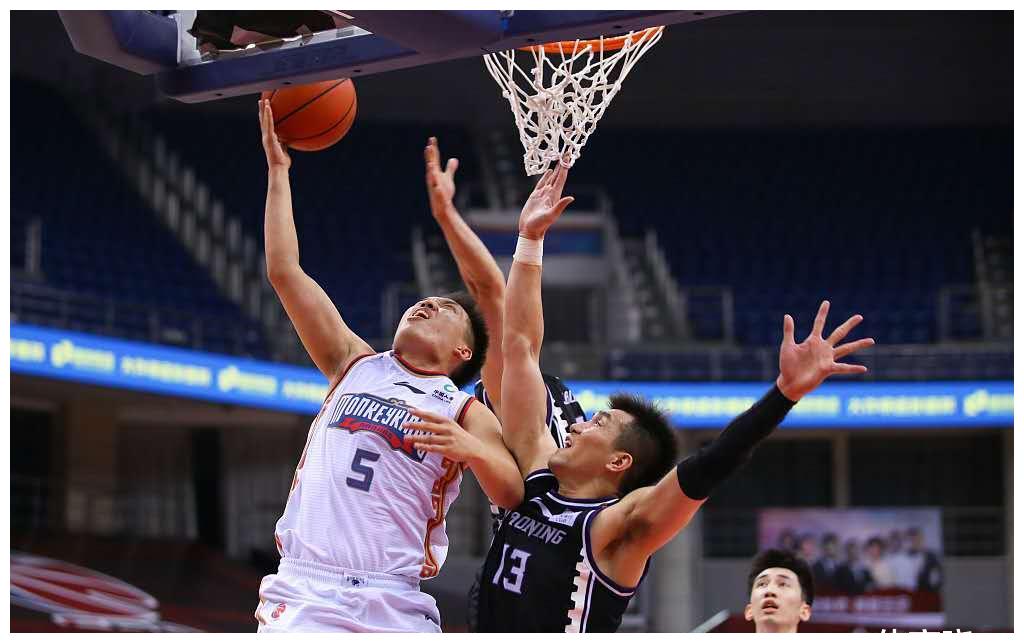 aoa体育教练-陕西男篮合力作战，夺取关键胜利