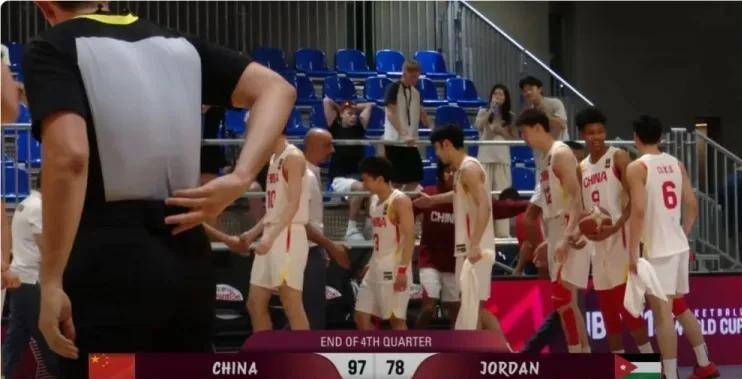 中国篮球联赛迎来精彩巅峰对决! 中国篮球联赛迎来精彩巅峰对决!