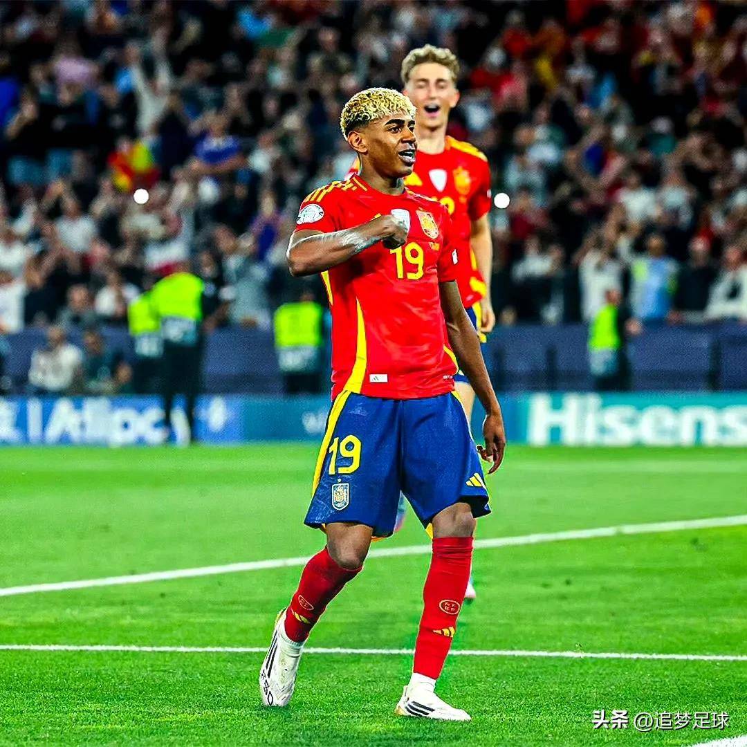 关于欧国联比赛行列最终由两名年球员组成的后防的信息