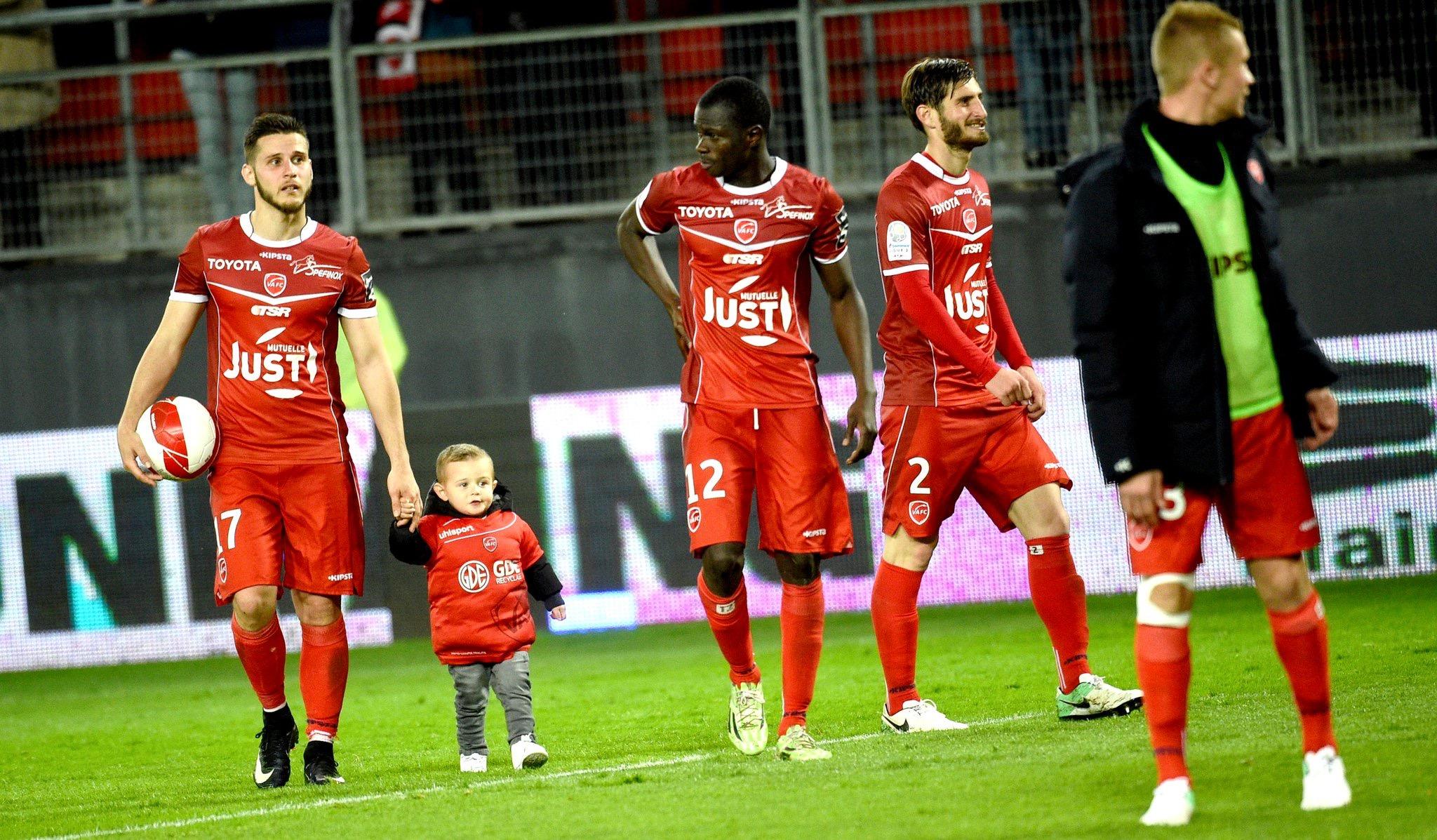 包含瓦朗谢纳主场战平,保持不败的词条 包含瓦朗谢纳主场战平,保持不败的词条